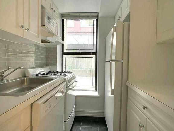 3rd image of 235 E 46th St #B1
