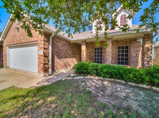 9221 Vineyard Ln, Fort Worth, TX 76123