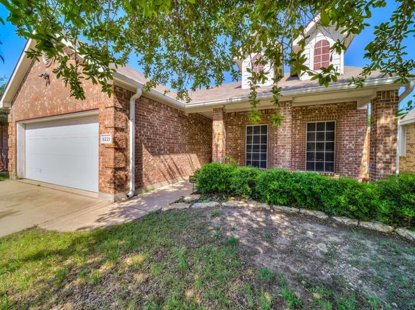 9221 Vineyard Ln, Fort Worth, TX 76123
