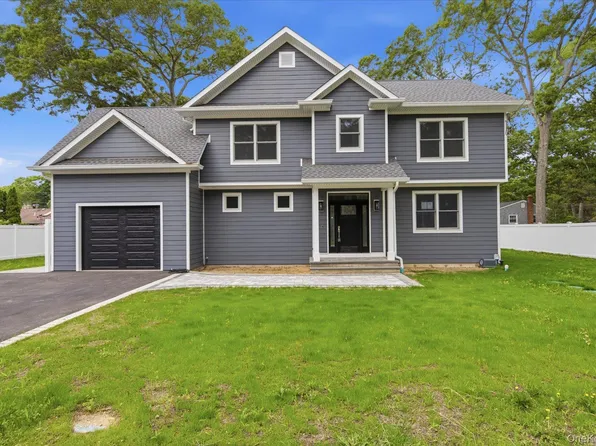 218 W Tyler Avenue, Miller Place, NY 11764