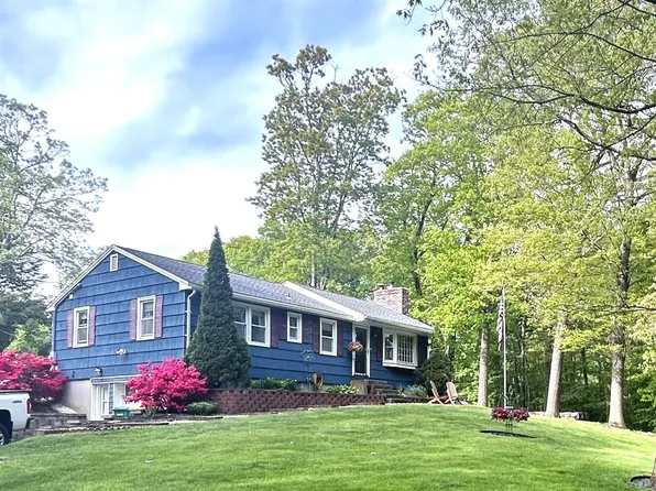 9 Beach Drive, Kingston, NH 03848