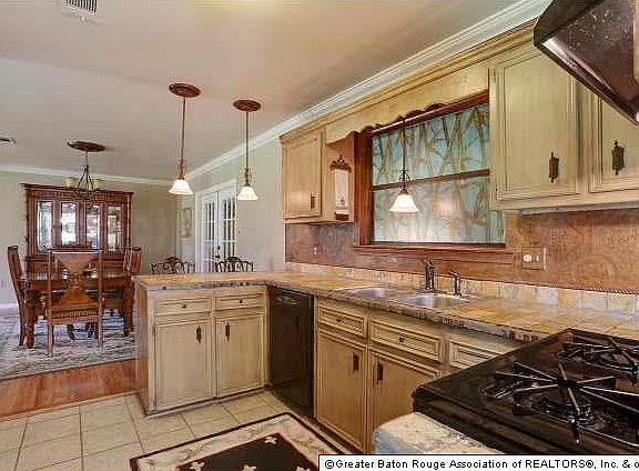 2nd image of 2100 Live Oak Dr