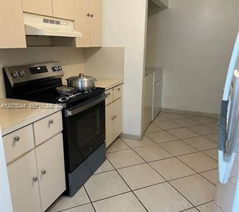 6104 Pierce St #6104