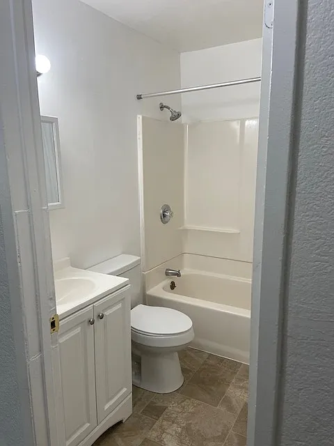 2 bed, 800 sqft, $2,275 — Photo 2