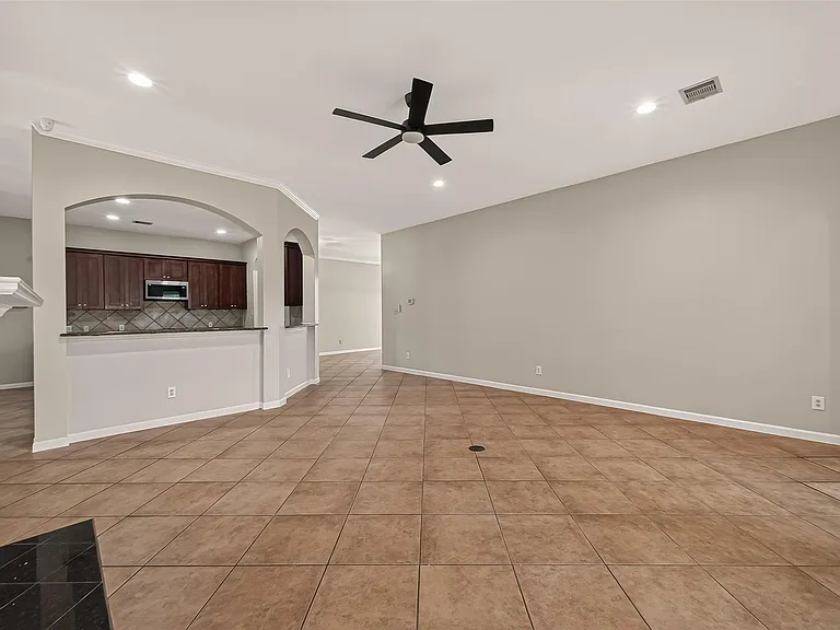 706 Silver Creek Cir — Photo 17