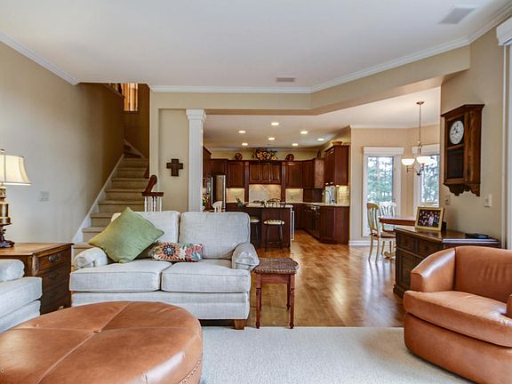 3rd image of 44 Bay Meadows Dr