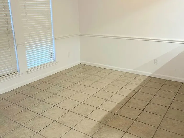 801 Summit Dr — Photo 5