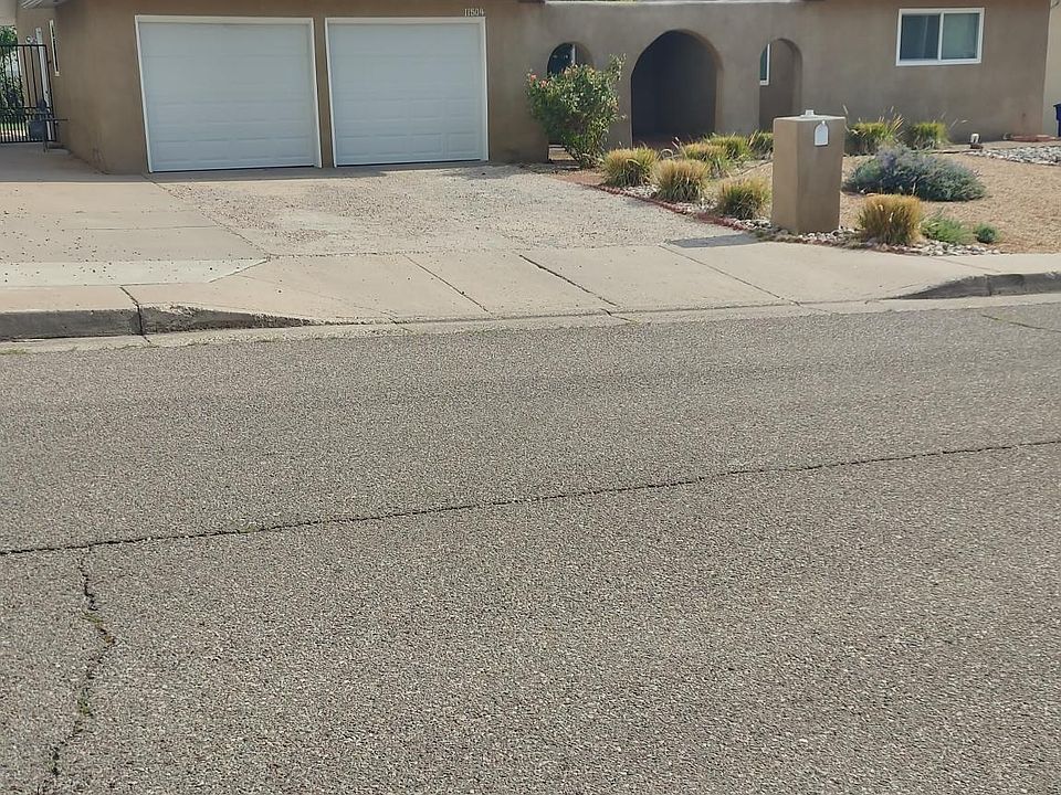 1st image of 11504 Manitoba Dr NE