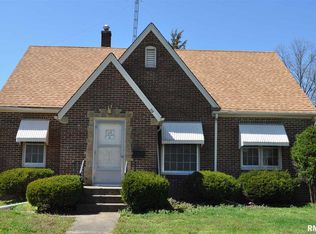 210 S Hancock St, Mc Leansboro, IL 62859
