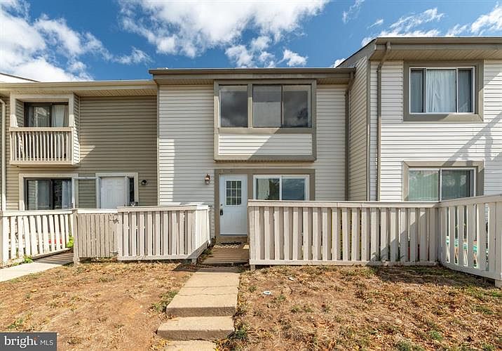 1st image of 12863 Cara Dr #27