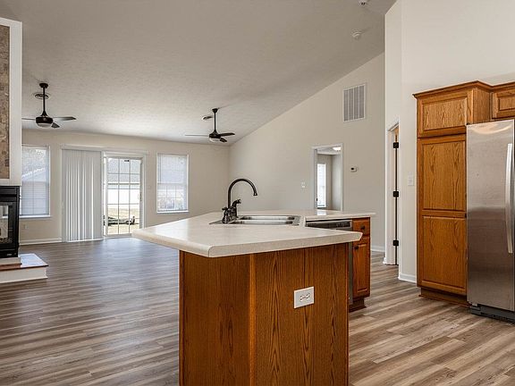 5th image of 19 Somerset Dr