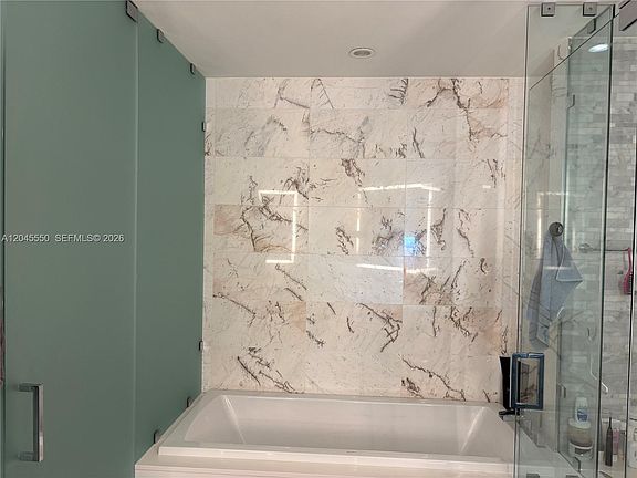 4th image of 851 NE 1st Ave #3706