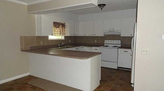 2nd image of 116 Pine St