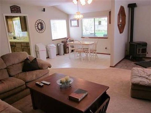 5th image of 2810 La Crescenta Dr