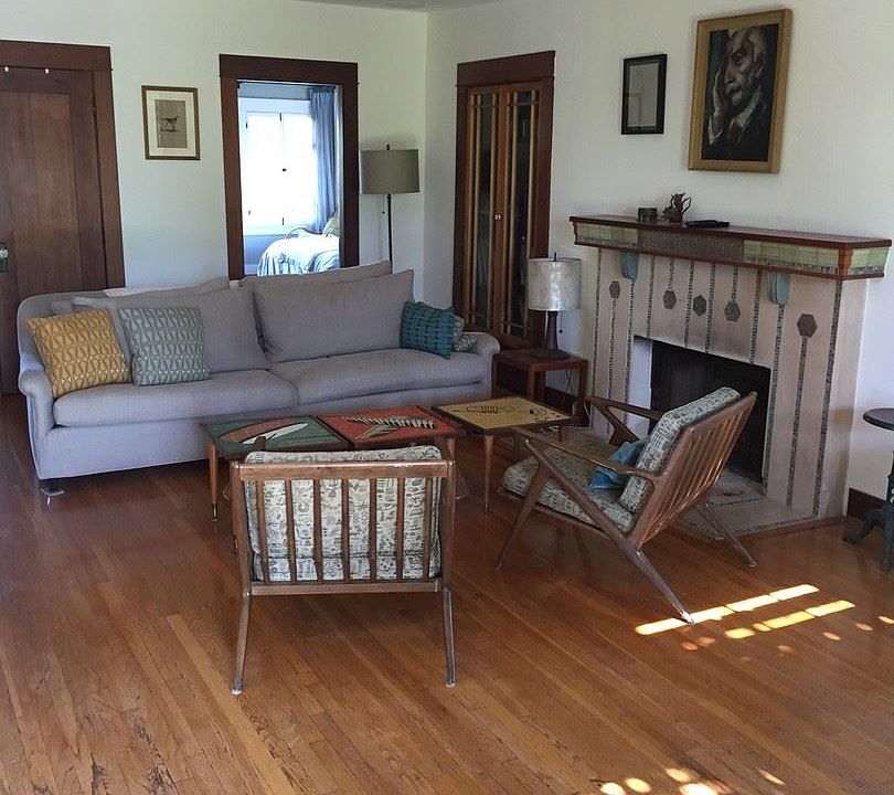 1st image of 1933 Park Dr