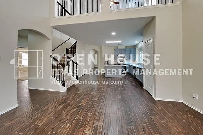 4 bed, 2.0 bath, 2530 sqft, $2,450 — Photo 4