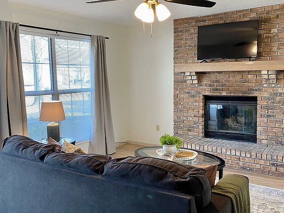2nd image of 116 Twin Oaks Dr #116