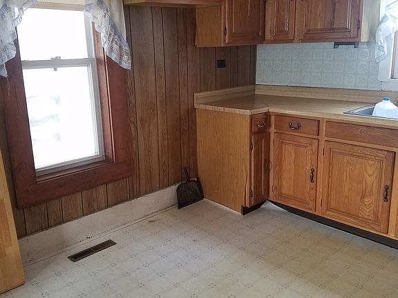 5th image of 501 N Illinois St