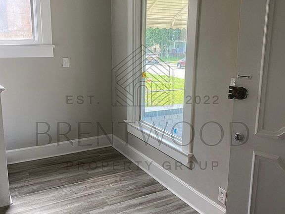 3rd image of 1062 W 32nd St