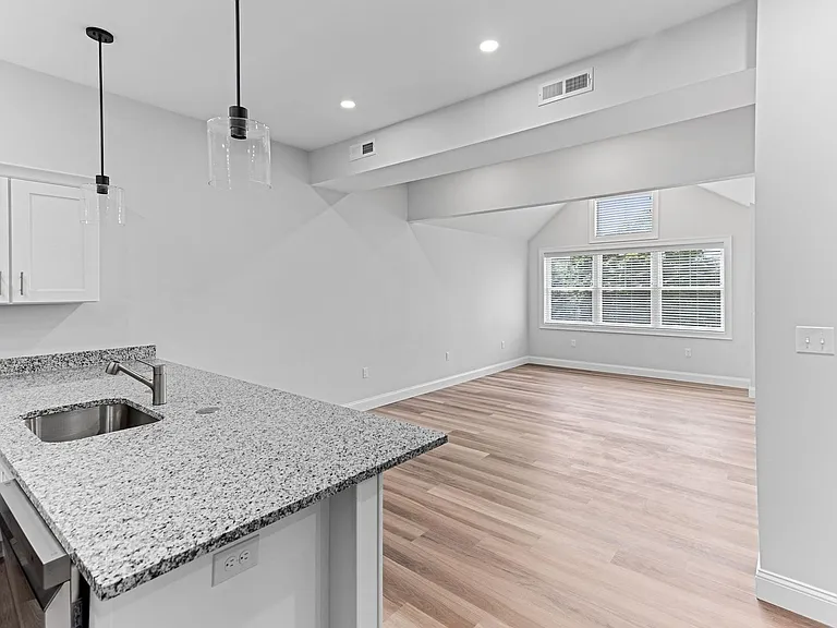 21 Market St — Photo 14