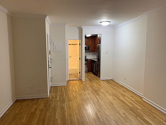 4th image of 210 W 104th St #6