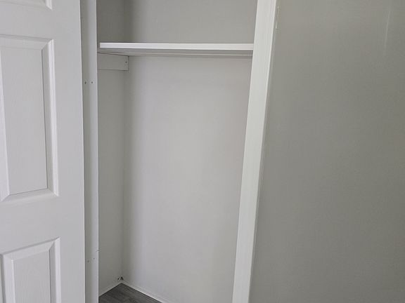 2nd image of 3421 Shanks Ln APT 4