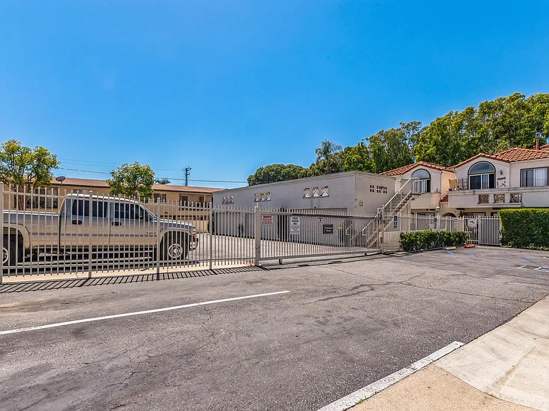Villas at Whittier — Photo 26