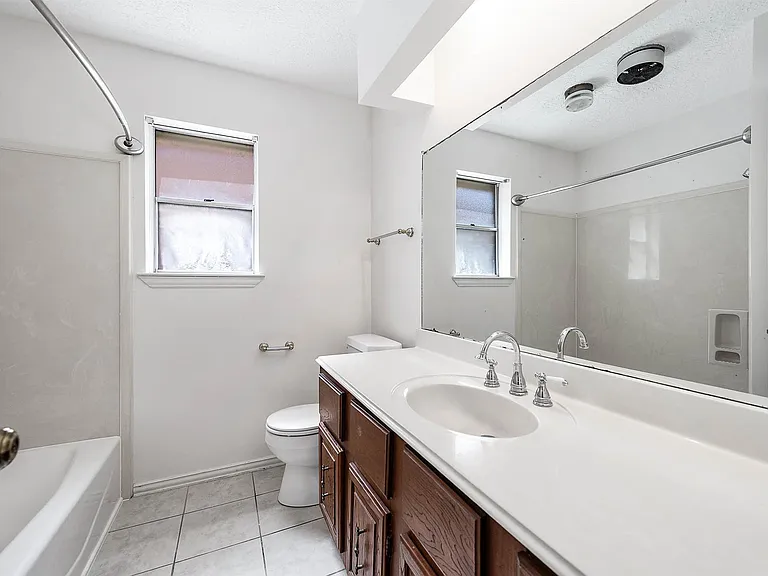 11210 Daybreak Ln — Photo 21