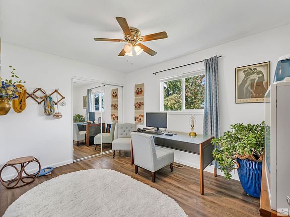 3rd image of 846 Lyell Way