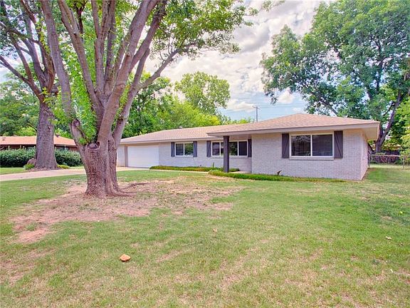 2nd image of 1529 Leslie Ln