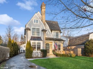 527 Abbotsford Rd, Kenilworth, IL 60043