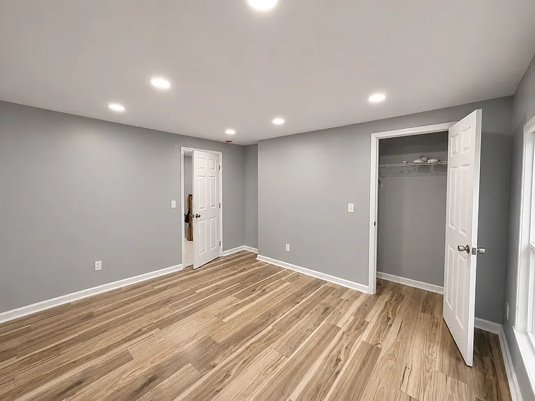 93 N Oakley Ave — Photo 7