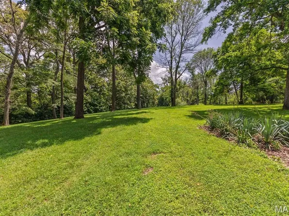 138 S Greentrails Dr #2, Chesterfield, MO 63017