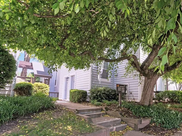 10096 Oakton Terrace Rd #10096, Oakton, VA 22124