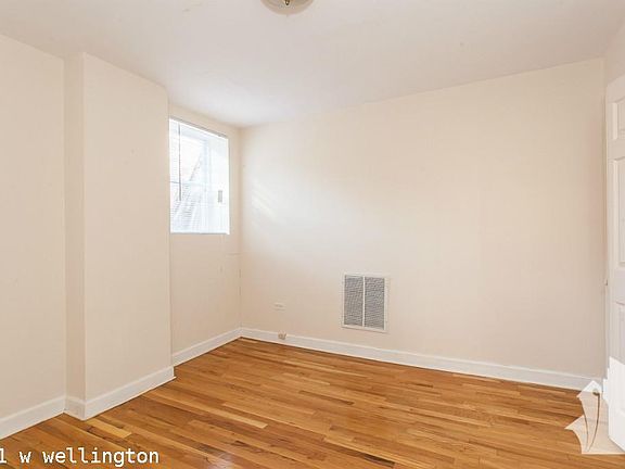 3rd image of 1101 W Wellington Ave #1421