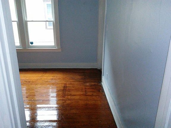 4th image of 129 Hope Ave