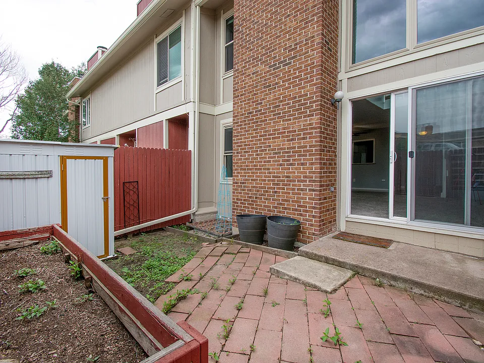464 W Rockrimmon Blvd #D