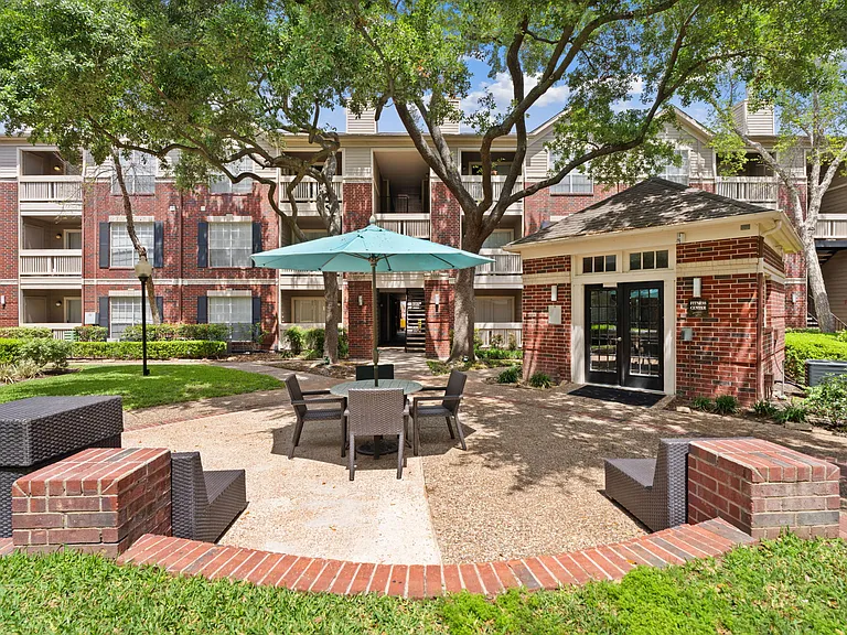 Gables Cityscape — Photo 18