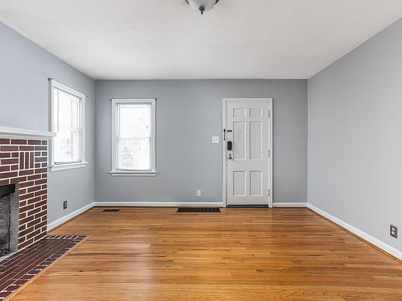 3rd image of 6130 Indianola Ave