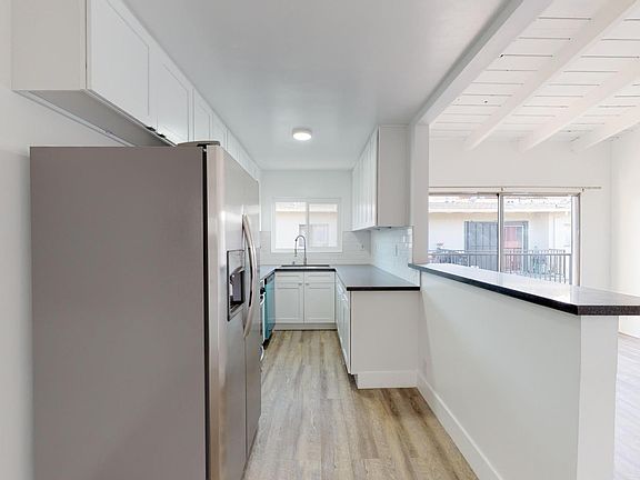 4th image of 3704 S Bentley Ave #7