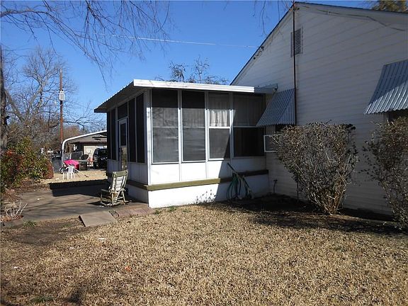 5th image of 419 Jackson St