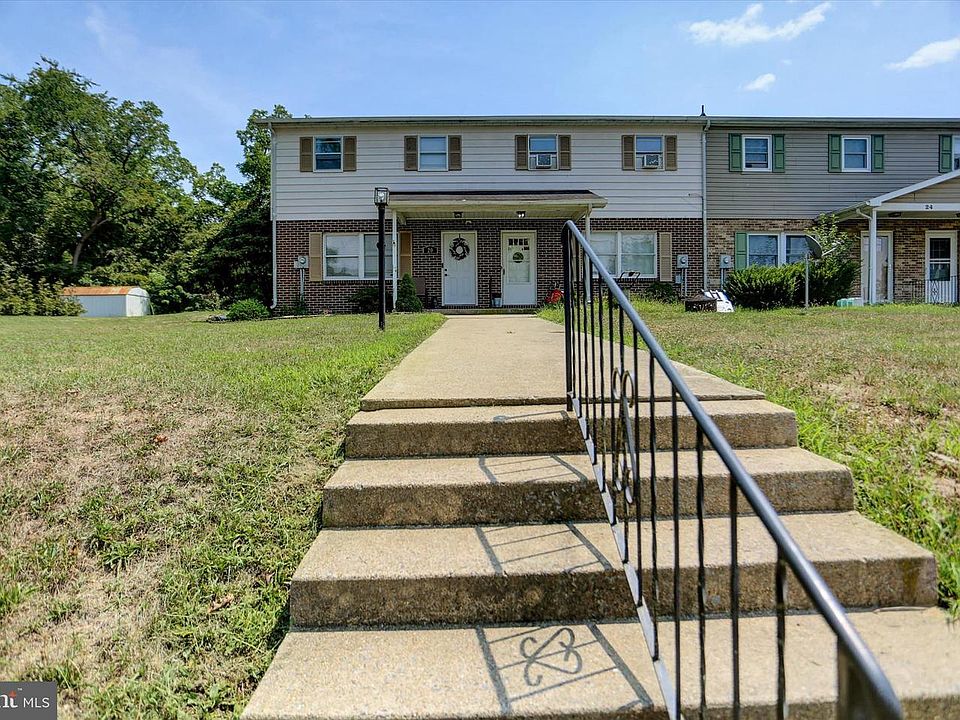 1st image of 20 Surrey Dr