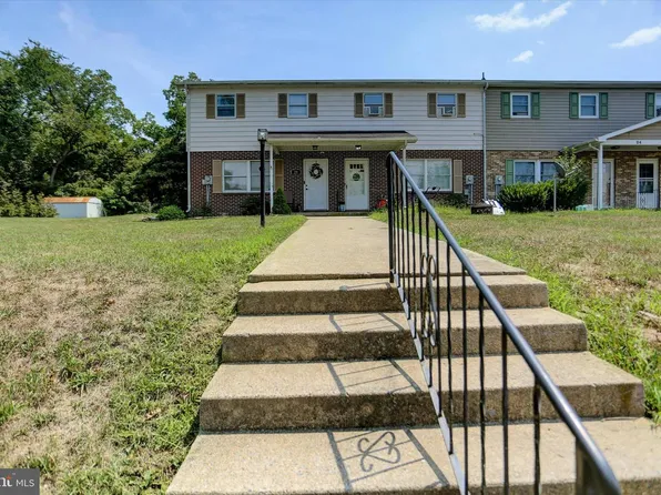 20 Surrey Dr, Chambersburg, PA 17201