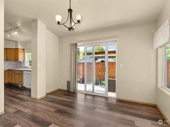 4th image of 5500 Cricket Ln SE