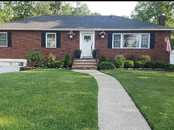 4th image of 14 Linden Ln