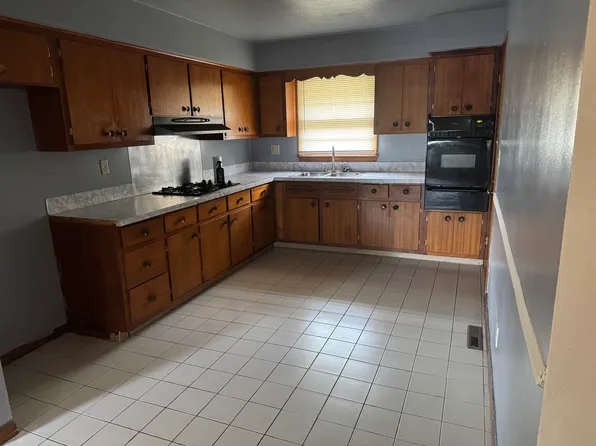 422 Fairview Ave #1, Rockford, IL 61108