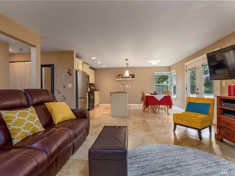 Complete living room+Kitchen+Dining area