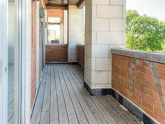 2417 W Erie St #201 — Photo 10