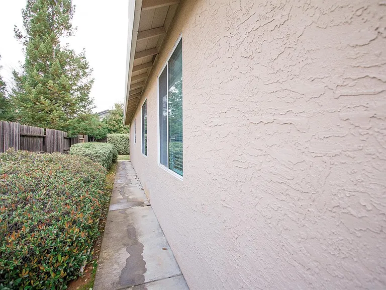 2258 Clapton Way — Photo 22