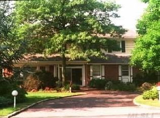 1000 Seawane Dr, Hewlett, NY 11557